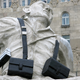 Ilustración para el artículo titulado Hungría homenajea la foto más icónica de la Guerra Civil Española con esta escultura horrorosa
